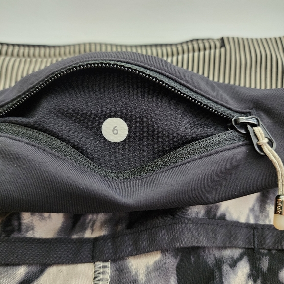 Lululemon Run Times Short Great Granite Black Mojave Tan Stretch 4" Inseam Sz 6 - Picture 8 of 15